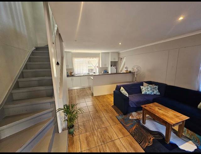 4 BEDROOM TOWNHOUSE FOR SALE IN MOWBRAY